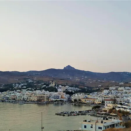 Aeolian Mode Beachfront 4 Beds 2 Bedrooms Perfect Spot Holiday home *